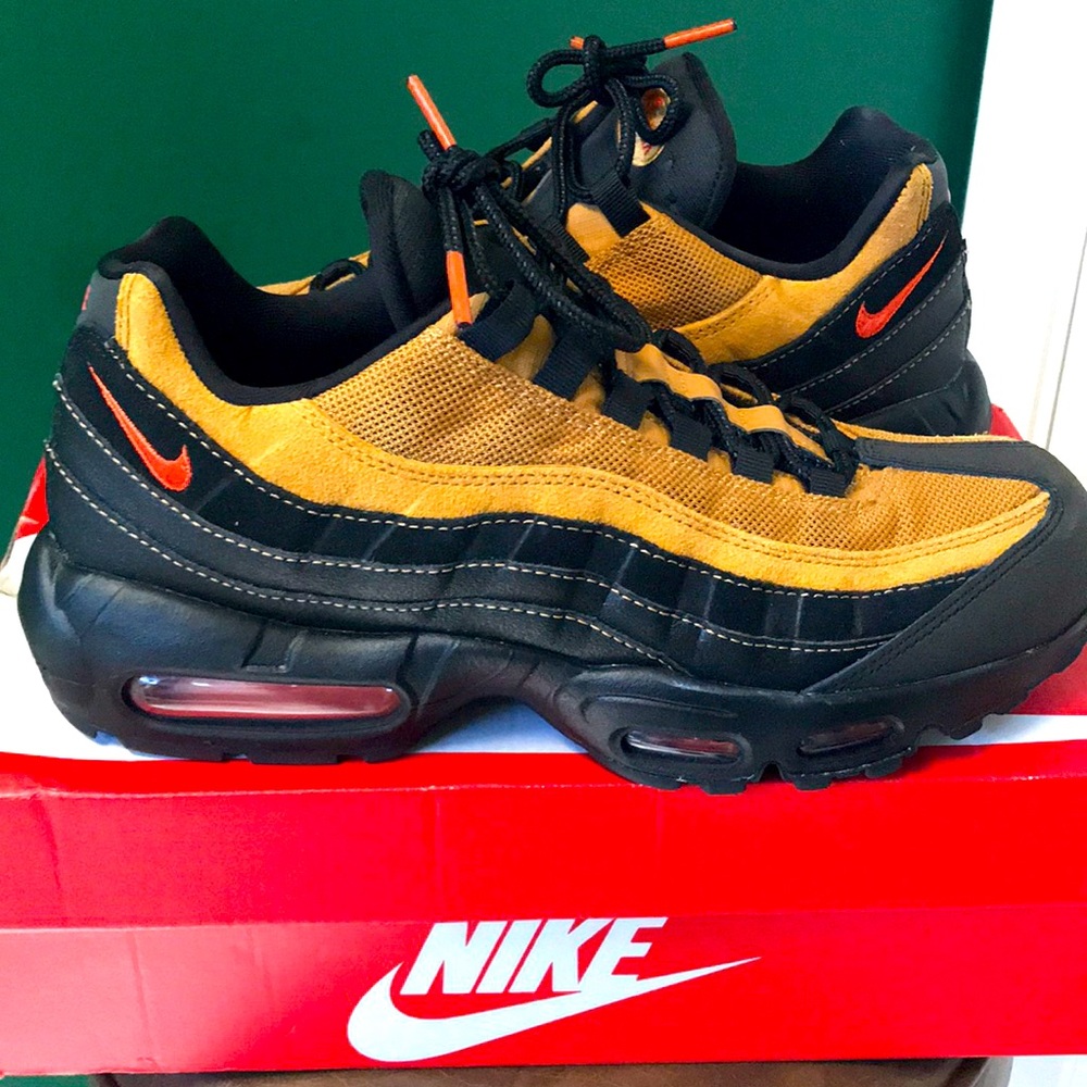 AIR MAX 95 ESSENTIAL’Cosmic Clay’